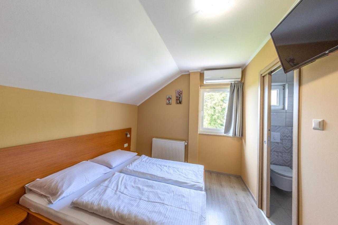 Guesthouse Rezekov Podrum Jastrebarsko Εξωτερικό φωτογραφία
